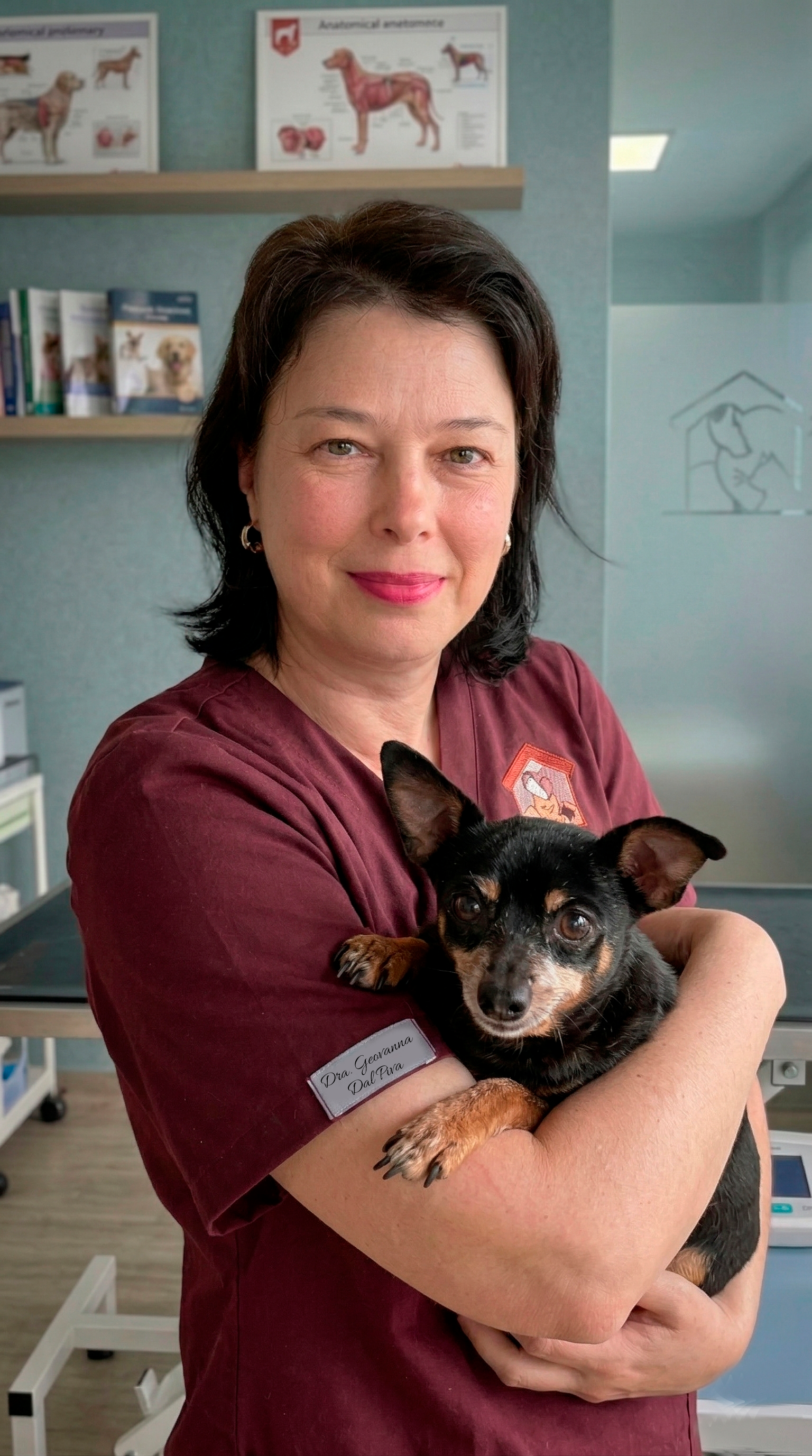 Dra. Geovanna Dal Piva acompanhando pet em tratamento dermatológico